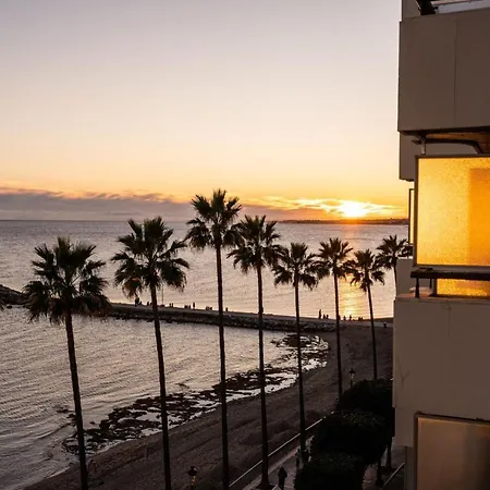 Lägenhet Beachfront With Stunning Sea Views