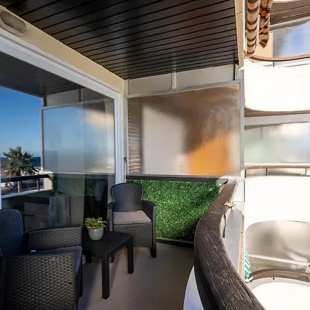 Apartment Beachfront With Stunning Sea Views *