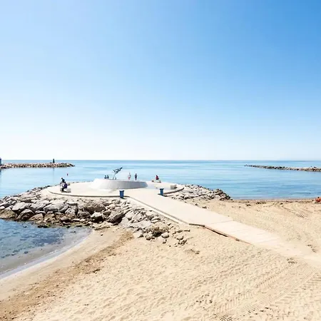 Apartment Beachfront With Stunning Sea Views