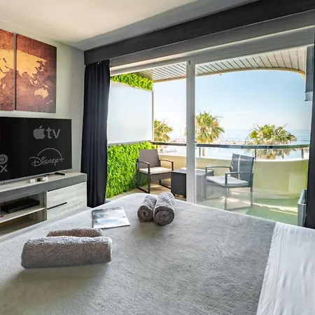 Beachfront With Stunning Sea Views Apartamento Marbella
